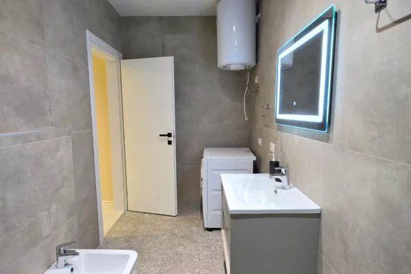 Shtepi ne shitje Apartament ne Tirane, 1+1, Mobilimi E mobiluar, Pagesa 116,000  Euro.