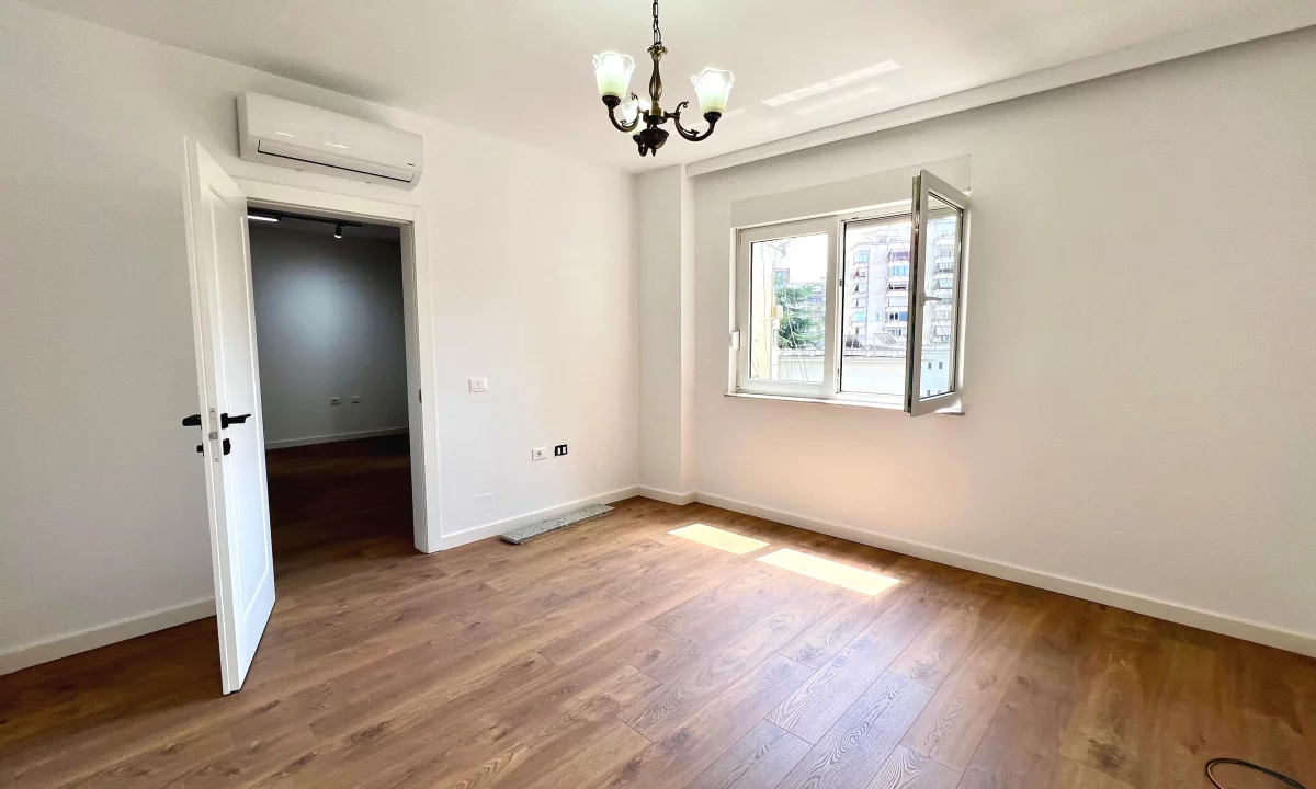 ZYRE ME QERA: 2 Ambiente Pune 📍Stadiumi Air Albania - Buze Rruge Kryesore || 1050Euro/Muaj - Pallat i Ri - K.3 - SP.77m2 - Lokacion Premium