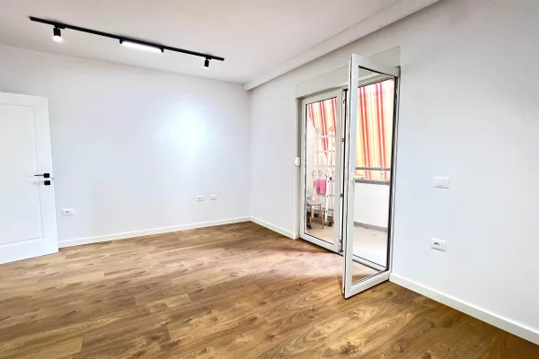 ZYRE ME QERA: 2 Ambiente Pune 📍Stadiumi Air Albania - Buze Rruge Kryesore || 1050Euro/Muaj - Pallat i Ri - K.3 - SP.77m2 - Lokacion Premium