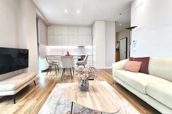 Shtepi me qera Apartament ne Tirane, 2+1, Mobilimi E mobiluar, Pagesa 150,000  Leke.