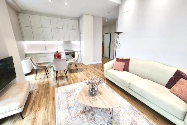 Shtepi me qera Apartament ne Tirane, 2+1, Mobilimi E mobiluar, Pagesa 150,000  Leke.