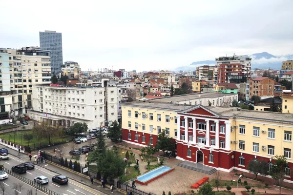 Shtepi me qera Apartament ne Tirane, 2+1, Mobilimi E mobiluar, Pagesa 150,000  Leke.