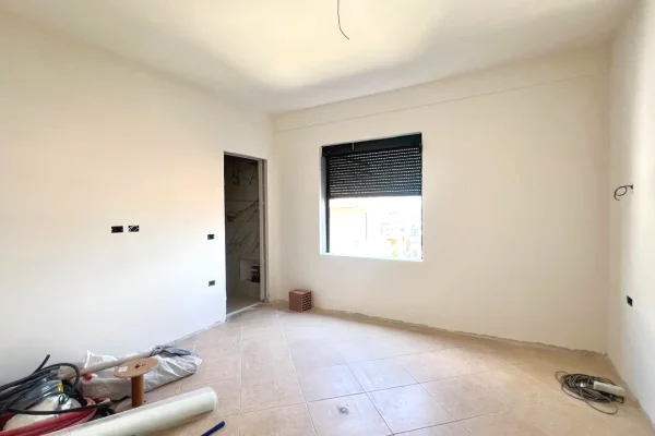 Shtepi ne shitje Apartament ne Tirane, 3+1, Mobilimi Bosh, pa mobiluar, Pagesa 210,000  Euro.