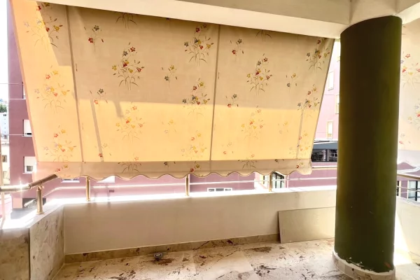 Shtepi ne shitje Apartament ne Tirane, 3+1, Mobilimi Bosh, pa mobiluar, Pagesa 210,000  Euro.