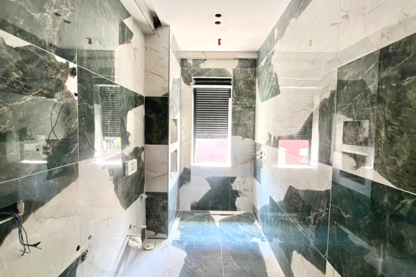Shtepi ne shitje Apartament ne Tirane, 3+1, Mobilimi Bosh, pa mobiluar, Pagesa 210,000  Euro.