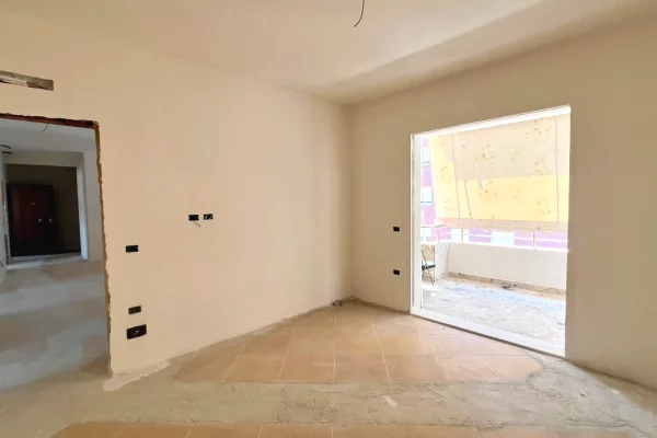 Shtepi ne shitje Apartament ne Tirane, 3+1, Mobilimi Bosh, pa mobiluar, Pagesa 210,000  Euro.