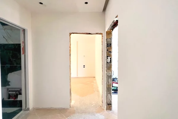 Shtepi ne shitje Apartament ne Tirane, 3+1, Mobilimi Bosh, pa mobiluar, Pagesa 210,000  Euro.