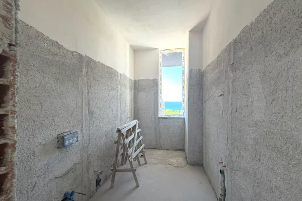 Shtepi ne shitje Apartament ne Vlore, 1+1, Mobilimi Bosh, pa mobiluar, Pagesa 211,000  Euro.