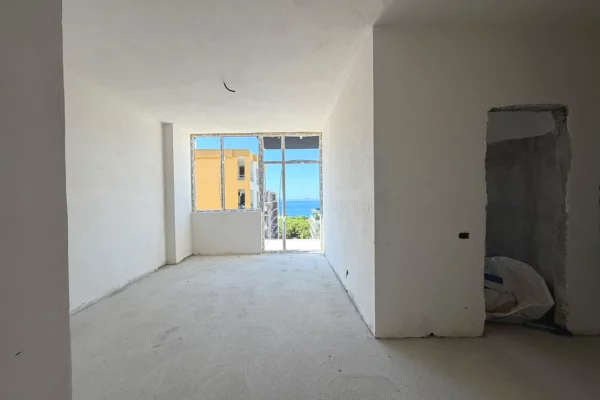 Shtepi ne shitje Apartament ne Vlore, 1+1, Mobilimi Bosh, pa mobiluar, Pagesa 211,000  Euro.