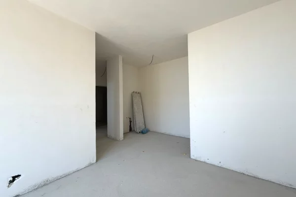 Shtepi ne shitje Apartament ne Vlore, 1+1, Mobilimi Bosh, pa mobiluar, Pagesa 211,000  Euro.
