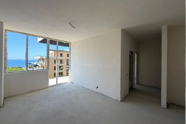 Shtepi ne shitje Apartament ne Vlore, 1+1, Mobilimi Bosh, pa mobiluar, Pagesa 211,000  Euro.