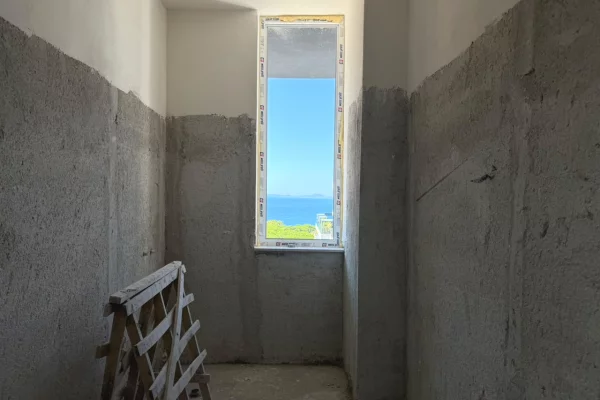 Shtepi ne shitje Apartament ne Vlore, 1+1, Mobilimi Bosh, pa mobiluar, Pagesa 211,000  Euro.