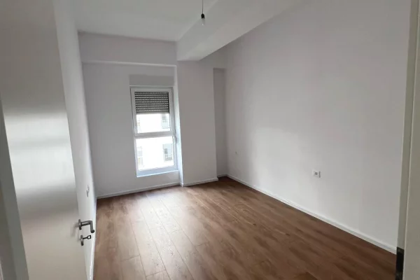 Shtepi ne shitje Apartament ne Tirane, 1+1, Mobilimi Bosh, pa mobiluar, Pagesa 11,000,000  Leke.