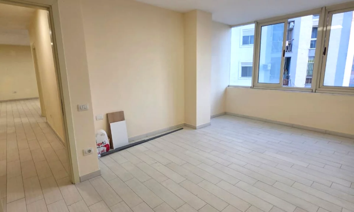 Me Qira: Zyre 140 m2 me 4 Ambiente Pune 2 WC🚾 4 Kondicioner - Kati 3📍 Pazari Ri (Rr.Tefta Tashko - SPAR 🏪) 1250Euro/Muaj ose 120,000Leke/Muaj