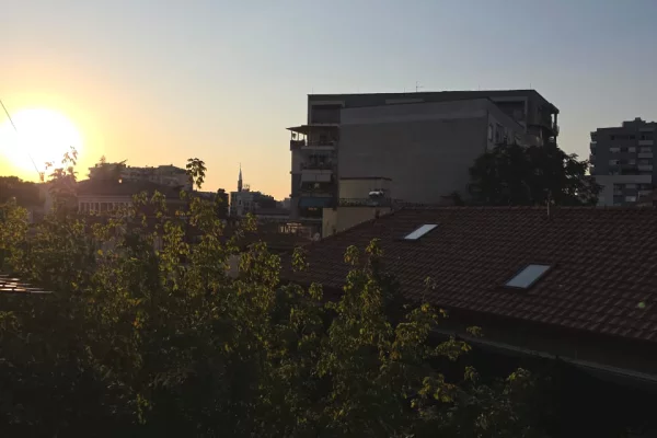 Ambient biznesi me qera 3+1 ne Tirane - 1,250 Euro