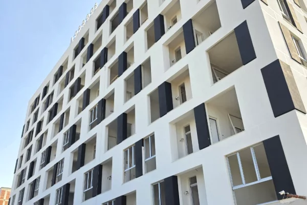 Shtepi ne shitje Apartament ne Tirane, 1+1, Mobilimi Bosh, pa mobiluar, Pagesa 71,000  Euro.