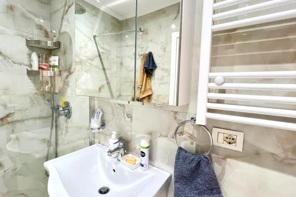 Shtepi me qera Apartament ne Tirane, 2+1, Mobilimi E mobiluar, Pagesa 70,000  Leke.