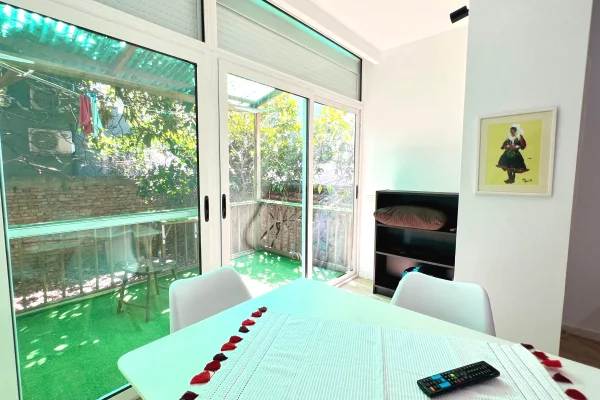 Shtepi me qera Apartament ne Tirane, 2+1, Mobilimi E mobiluar, Pagesa 70,000  Leke.