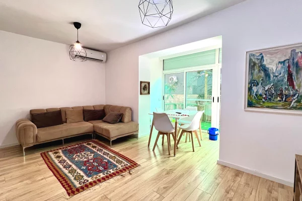 Shtepi me qera 2+1 ne Tirane - 70,000 Leke