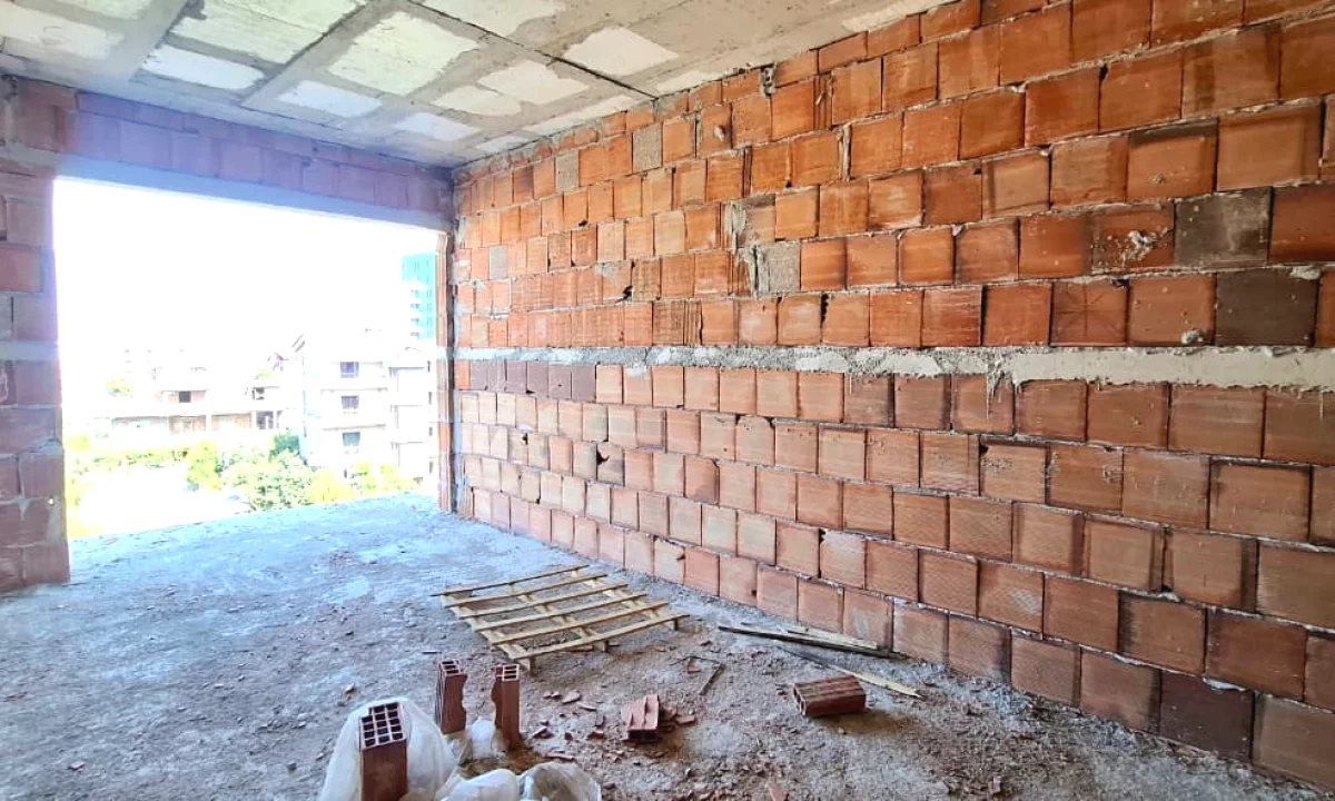 Shtepi ne shitje Apartament ne Tirane, 1+1, Mobilimi Bosh, pa mobiluar, Pagesa 99,000  Euro.