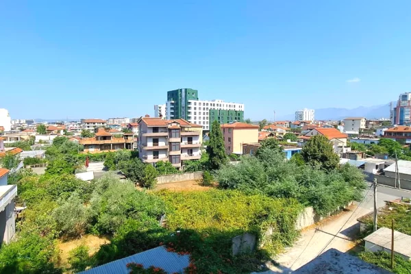 Shtepi ne shitje Apartament ne Tirane, 1+1, Mobilimi Bosh, pa mobiluar, Pagesa 99,000  Euro.
