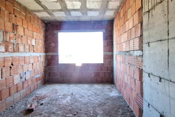 Shtepi ne shitje Apartament ne Tirane, 1+1, Mobilimi Bosh, pa mobiluar, Pagesa 99,000  Euro.