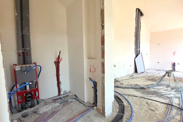 Shtepi ne shitje Apartament ne Tirane, 2+1, Mobilimi Bosh, pa mobiluar, Pagesa 255,000  Euro.