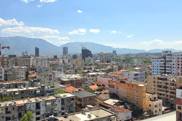 Shtepi ne shitje Apartament ne Tirane, 2+1, Mobilimi Bosh, pa mobiluar, Pagesa 255,000  Euro.