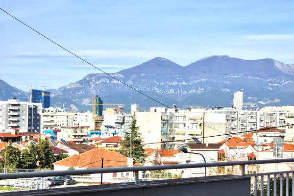 Shitet: Amb i persht. per Zyre ( Selite - Fiks te Rrethi, me pamje) me Verande | S. 19.26m2 || 50,000 Euro