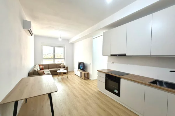 ME QERA Super Cmim: 2+1 +1 Post Parkimi📍Ali Demi - Rezidenca Kadiu || 50,000 Leke/Muaj - Pallat V.2026✨️- K.9 - Sp.80m² - (E Pa Banuar 100% e re)🔥☄