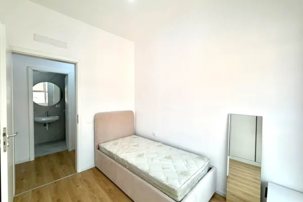 Shtepi me qera Apartament ne Tirane, 2+1, Mobilimi E mobiluar, Pagesa 50,000  Leke.