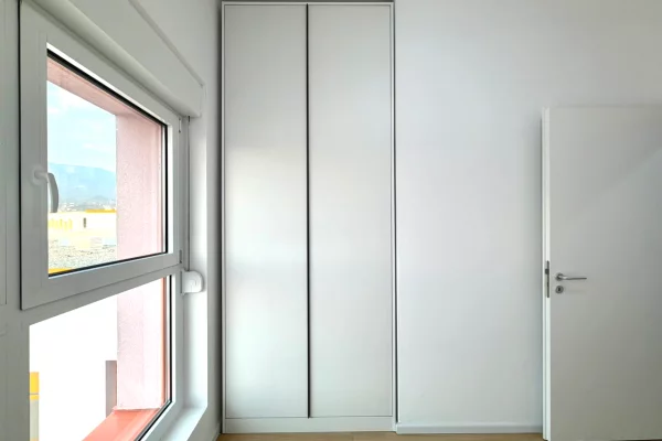 Shtepi me qera Apartament ne Tirane, 2+1, Mobilimi E mobiluar, Pagesa 50,000  Leke.