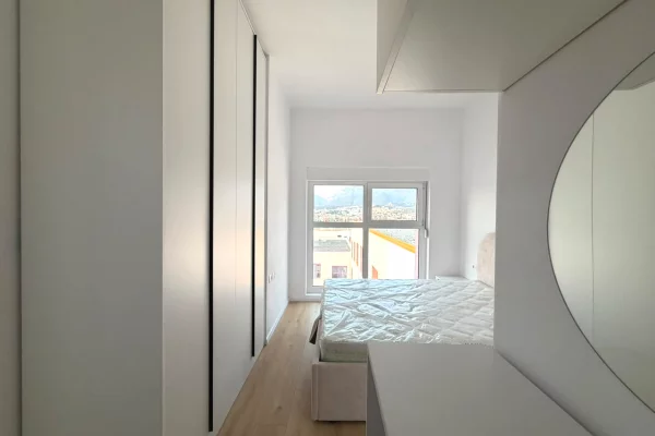 Shtepi me qera Apartament ne Tirane, 2+1, Mobilimi E mobiluar, Pagesa 50,000  Leke.