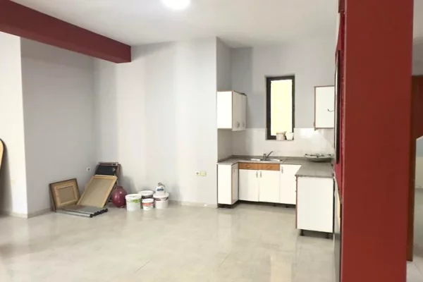 Me Qera: Ambient Biznesi ne Zemer te Tiranes 📍Rruga Durresit ne fillim / Mbrapa dyqanit te luleve - 120 m2 | 89,000 Leke/Muaj