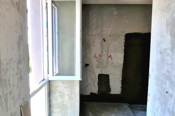 Shtepi ne shitje Apartament ne Tirane, Garsoniere, Mobilimi Bosh, pa mobiluar, Pagesa 94,000  Euro.