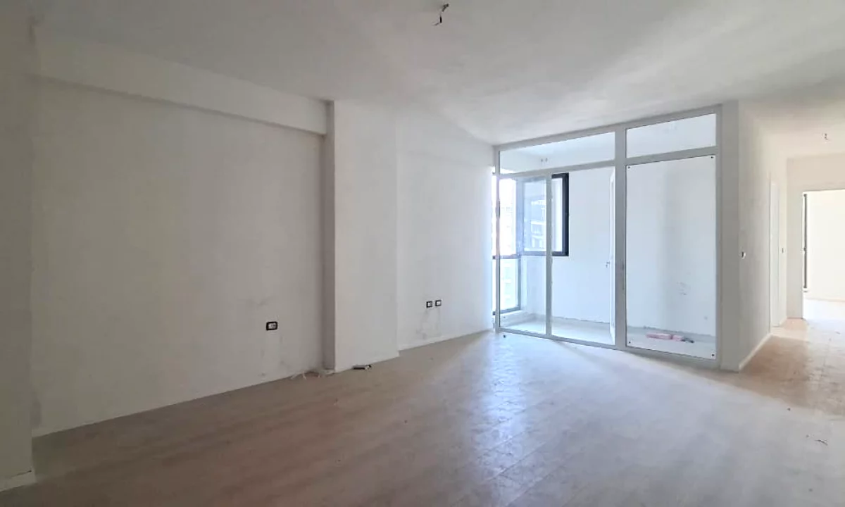 Shtepi ne shitje Apartament ne Tirane, 2+1, Mobilimi Bosh, pa mobiluar, Pagesa 152,000  Euro.