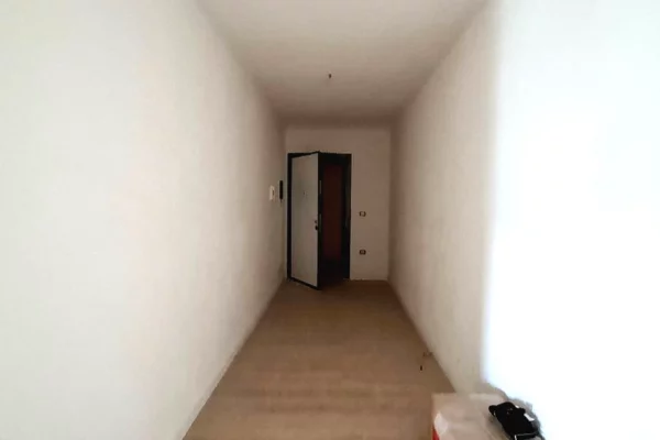 Shtepi ne shitje Apartament ne Tirane, 2+1, Mobilimi Bosh, pa mobiluar, Pagesa 152,000  Euro.