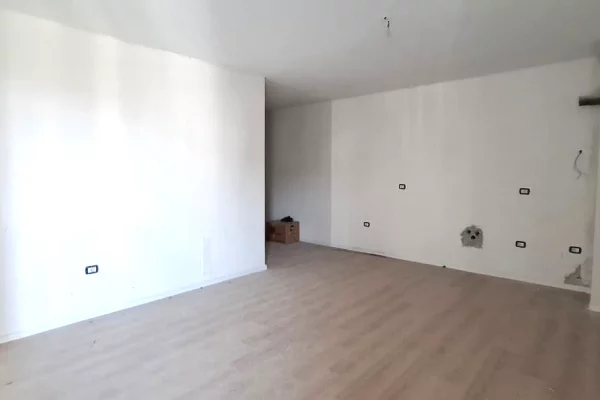 Shtepi ne shitje Apartament ne Tirane, 2+1, Mobilimi Bosh, pa mobiluar, Pagesa 152,000  Euro.