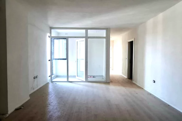 Shtepi ne shitje Apartament ne Tirane, 2+1, Mobilimi Bosh, pa mobiluar, Pagesa 152,000  Euro.
