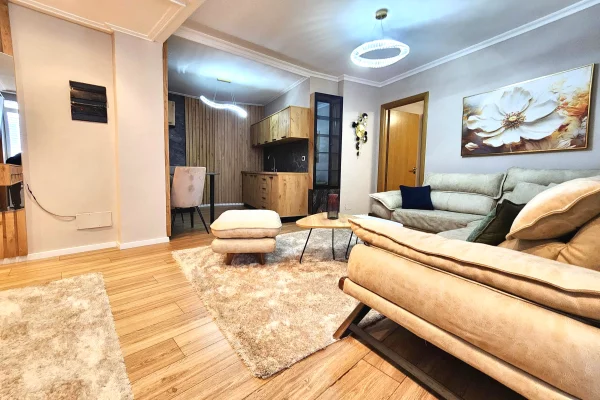Shtepi me qera Apartament ne Tirane, 2+1, Mobilimi E mobiluar, Pagesa 850  Euro.