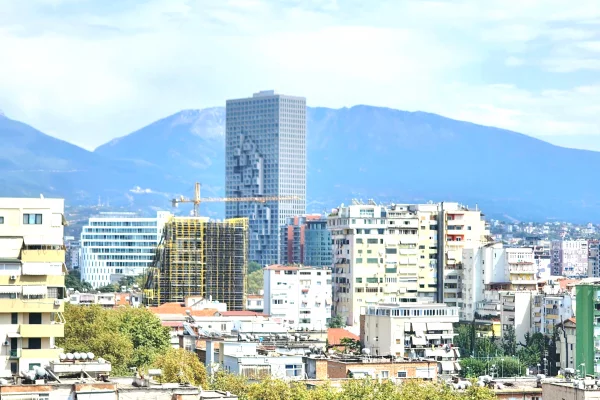 Shtepi me qera Apartament ne Tirane, 2+1, Mobilimi E mobiluar, Pagesa 850  Euro.