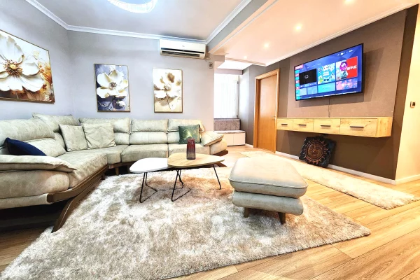 💥 Me Qera: 2+1+2Wc & 2Bllkn + TARRACË te Shfrytezueshme | 130 m² 📍Myslym Shyri - Rruga Himë Kolli 🏢 850€/Muaj ✨️