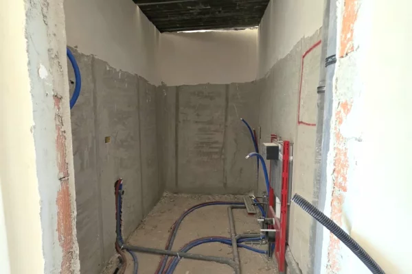Shtepi ne shitje Duplex(shtepi me 2 kate) ne Tirane, 4+1, Mobilimi Bosh, pa mobiluar, Pagesa 490,000  Euro.