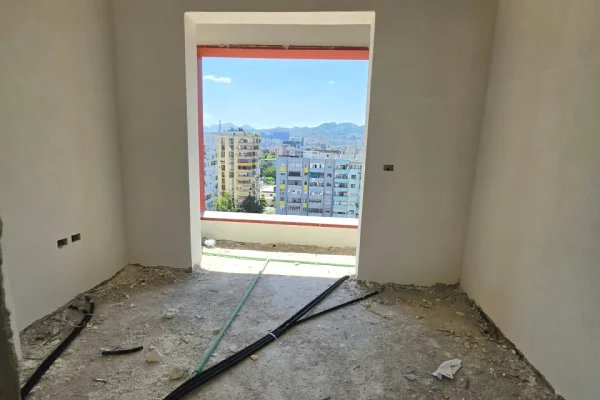Shtepi ne shitje Duplex(shtepi me 2 kate) ne Tirane, 4+1, Mobilimi Bosh, pa mobiluar, Pagesa 490,000  Euro.