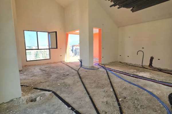 Shtepi ne shitje Duplex(shtepi me 2 kate) ne Tirane, 4+1, Mobilimi Bosh, pa mobiluar, Pagesa 490,000  Euro.