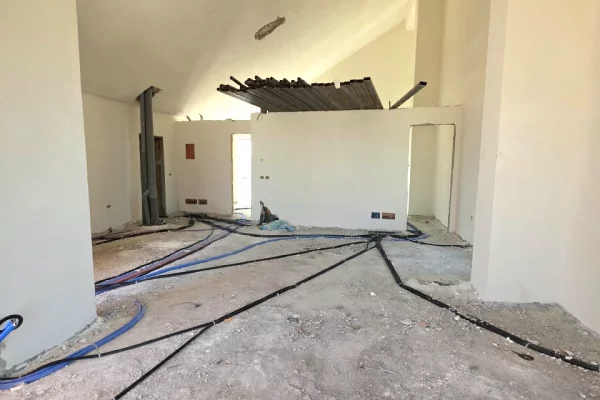 Shtepi ne shitje Duplex(shtepi me 2 kate) ne Tirane, 4+1, Mobilimi Bosh, pa mobiluar, Pagesa 490,000  Euro.