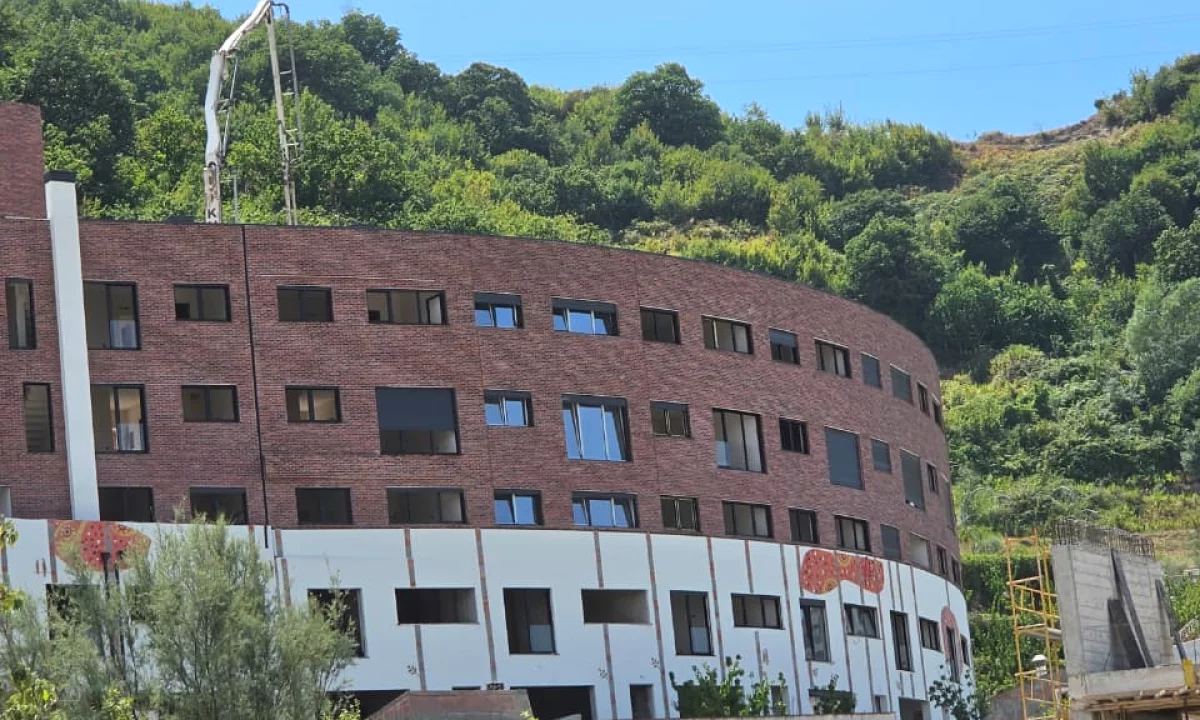 Shtepi ne shitje Apartament ne Tirane, 3+1, Mobilimi Bosh, pa mobiluar, Pagesa 255,000  Euro.