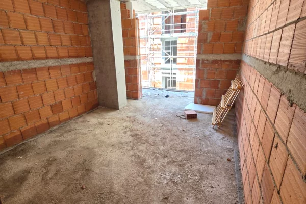 Shtepi ne shitje Apartament ne Tirane, 3+1, Mobilimi Bosh, pa mobiluar, Pagesa 255,000  Euro.