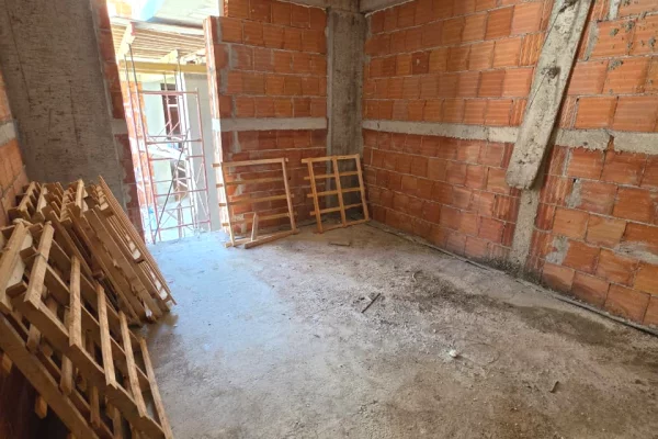 Shtepi ne shitje Apartament ne Tirane, 3+1, Mobilimi Bosh, pa mobiluar, Pagesa 255,000  Euro.