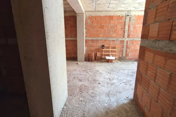 Shtepi ne shitje Apartament ne Tirane, 3+1, Mobilimi Bosh, pa mobiluar, Pagesa 255,000  Euro.